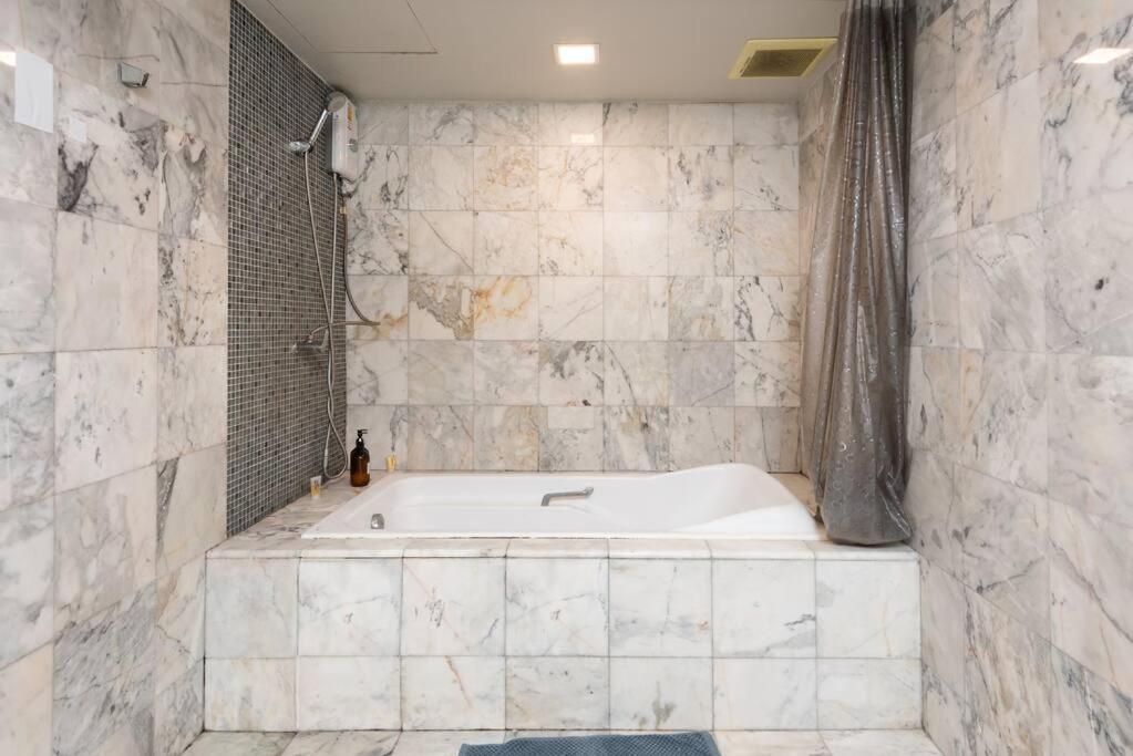 Bangrak Netflix 2 Bedroom 31fl View Pangsapuri *